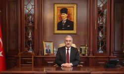 VALİ EROL AYYILDIZ'DAN 24 TEMMUZ'DA GAZETECİLERE ANLAMLI TEBRİK VE DESTEK