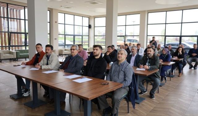 Bursa Büyükşehir Çiftçilere Budama ve Çilek Eğitimi Verdi