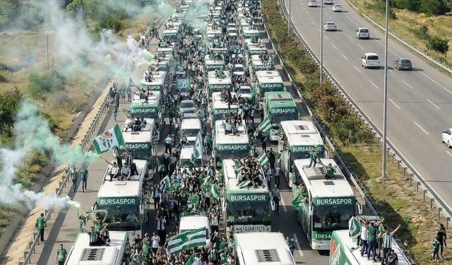 BURSASPOR TARAFTARIYLA TRİBÜNLERDE GÖVDE GÖSTERİSİ!