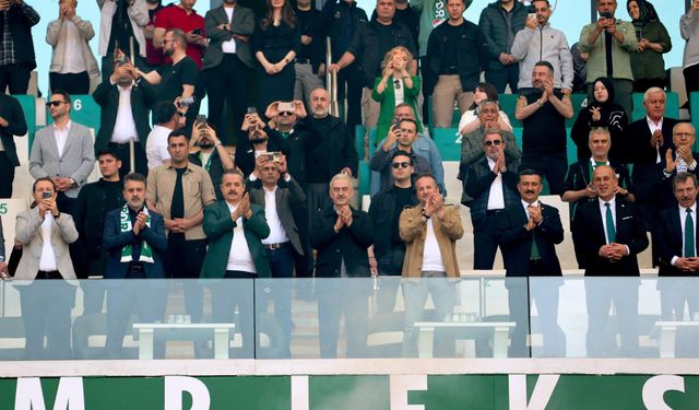 BURSA VALİSİ EROL AYYILDIZ ŞAMPİYONLUK KUTLAMALARINA KATILDI!