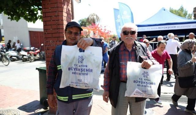 Nazilli’de vatandaşlara ücretsiz fide dağıtımı yapıldı