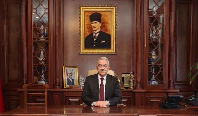 VALİ EROL AYYILDIZ: “İSTİKLAL MEŞALESİ GENÇLERLE YANMAYA DEVAM EDECEK”