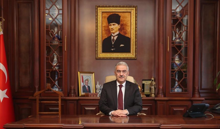 VALİ EROL AYYILDIZ'DAN 24 TEMMUZ'DA GAZETECİLERE ANLAMLI TEBRİK VE DESTEK