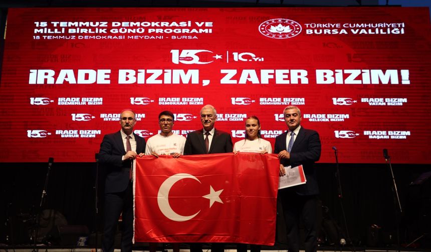 VALİ EROL AYYILDIZ'IN KATILIMIYLA BURSA'DA ANLAMLI 15 TEMMUZ PROGRAMLARI GERÇEKLEŞTİRİLDİ